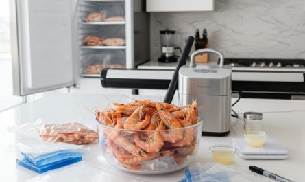 découvrez notre guide complet sur la congélation des crevettes : astuces pour conserver leur fraîcheur, étapes simples et conseils pour une décongélation réussie. prolongez la saveur et la qualité de vos crevettes en toute sécurité !